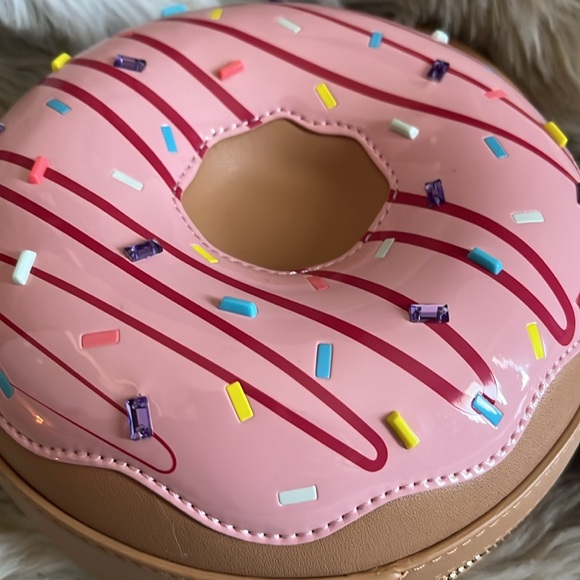 Kate Spade  ♠️ Coffee Break 3D Donut Crossbody bag NWT - Picture 1 of 11